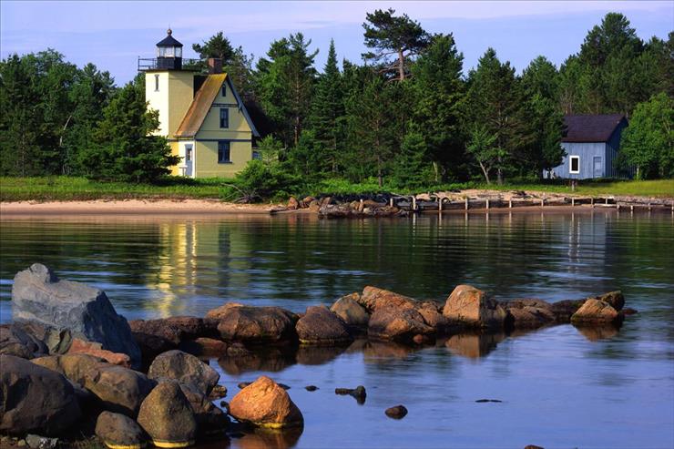 TAPETY-KRAJOBRAZY - Bette Grise Lighthouse, Lake Superior, Upper Peninsula, Michigan.jpg