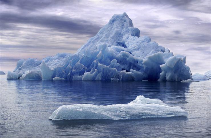 Przyroda wypas na pulpit - Góra lodowa.jpg