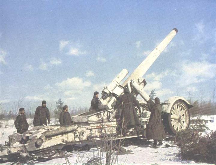 broń - 15 cm sFH18.jpg